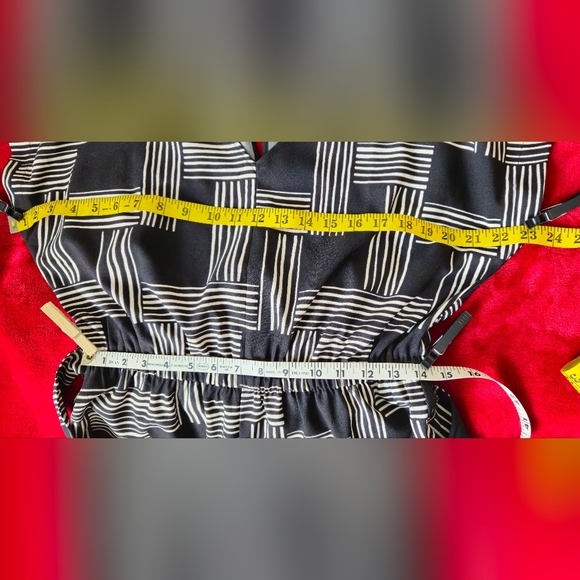 Ann Taylor Factory Black & White Geometric Pattern Wide Leg Jumpsuit - Size M - Picture 5 of 6